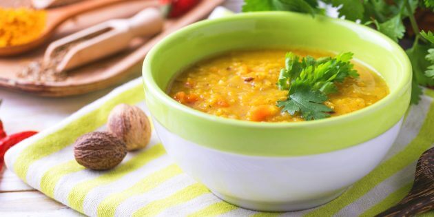 Дієтичні страви: суп із червоної сочевиці та овочів