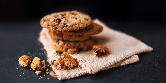 Простий рецепт вівсяного печива з шоколадом та горіхами