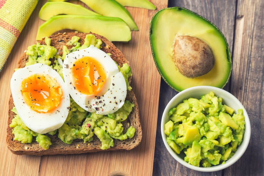 Корисний сніданок: тост з авокадо та яйцем. Рецепт | Поради | ЛІГА.Life